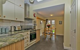 Cosy Cottage Close To East Beach, Shops, Restaurants And Raf Base